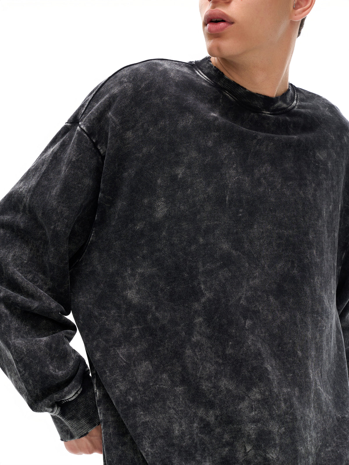 Kale Cesar Single Parm Snow Washed Hand-Frayed Sweatshirt